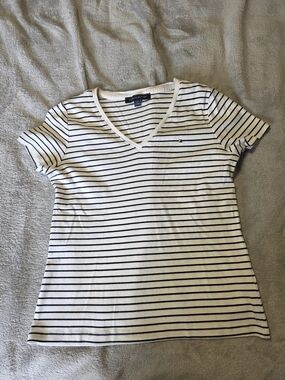 Tommy Hilfiger White and Navy Striped V‑Neck Tee